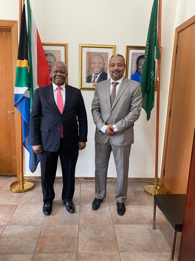 زيارة سعادة السفير إلى سفارة جمهورية جنوب أفريقيا